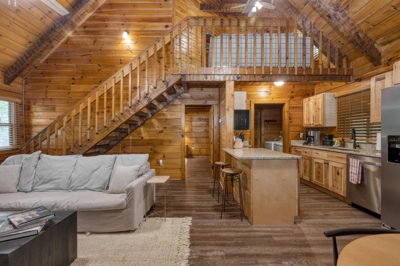 The Dudley Cabins By Avantstay Sevierville Exterior photo