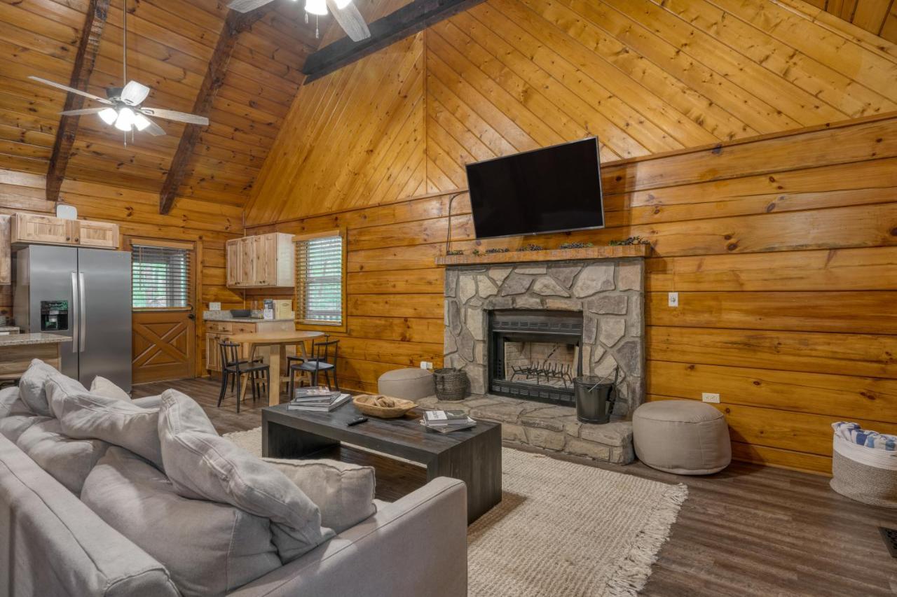 The Dudley Cabins By Avantstay Sevierville Exterior photo