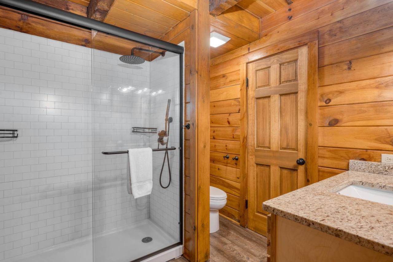 The Dudley Cabins By Avantstay Sevierville Exterior photo