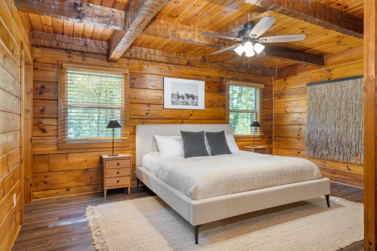 The Dudley Cabins By Avantstay Sevierville Exterior photo