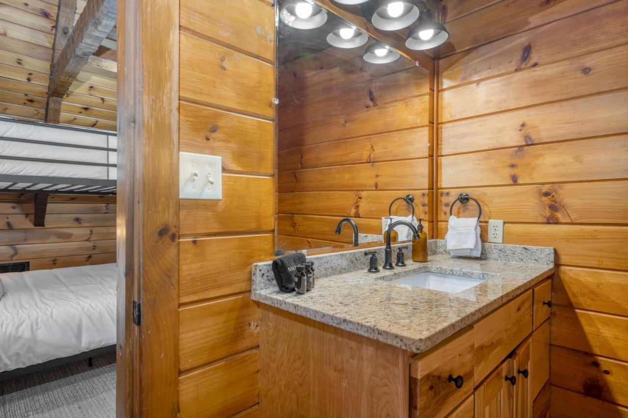 The Dudley Cabins By Avantstay Sevierville Exterior photo