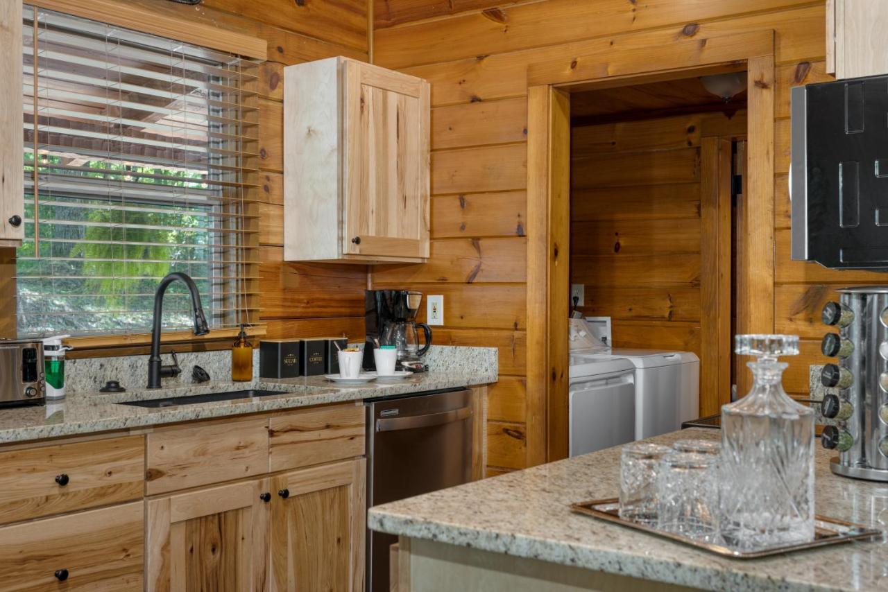 The Dudley Cabins By Avantstay Sevierville Exterior photo