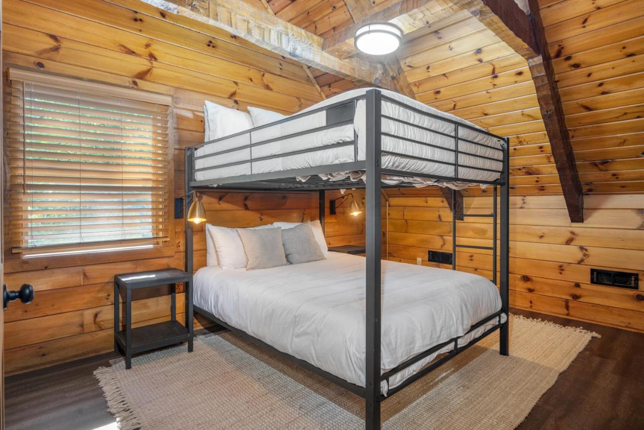 The Dudley Cabins By Avantstay Sevierville Exterior photo