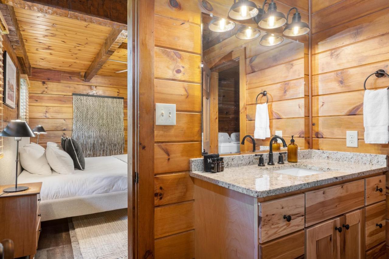 The Dudley Cabins By Avantstay Sevierville Exterior photo
